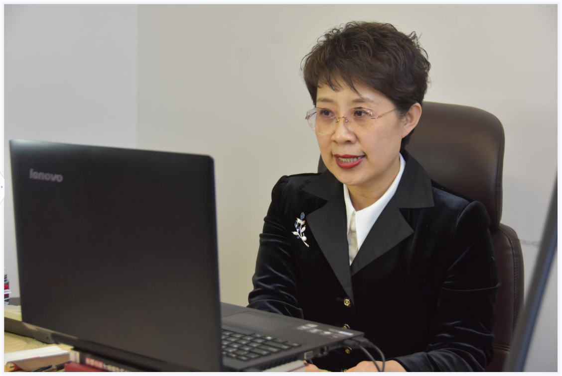 【图片新闻】副会长朱桂祯在“华中科技大学首届智能传播与健康治理…